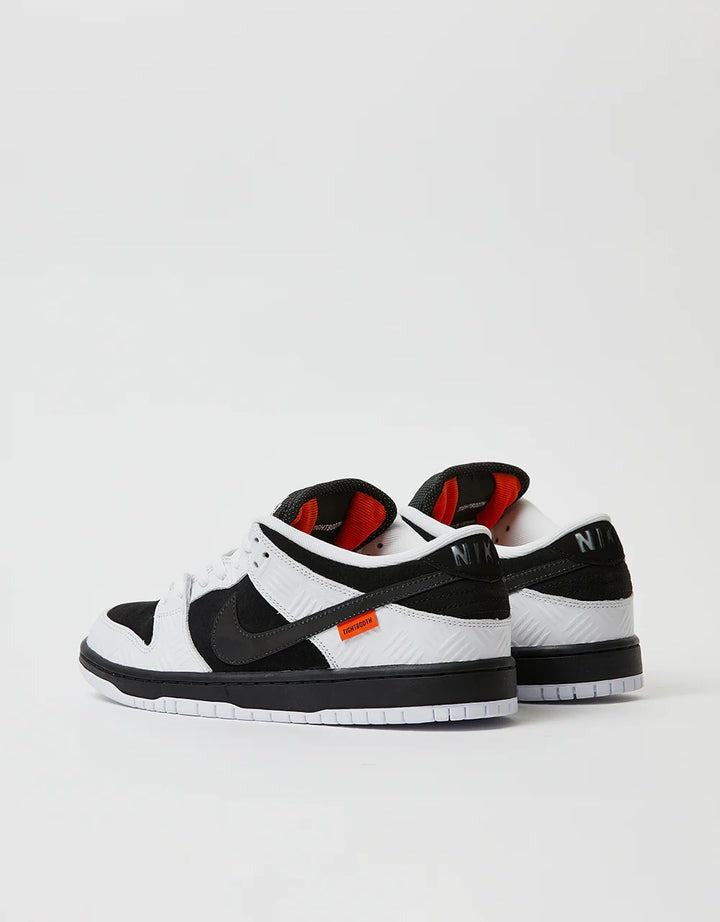 Nike SB Dunk Low Tightbooth
