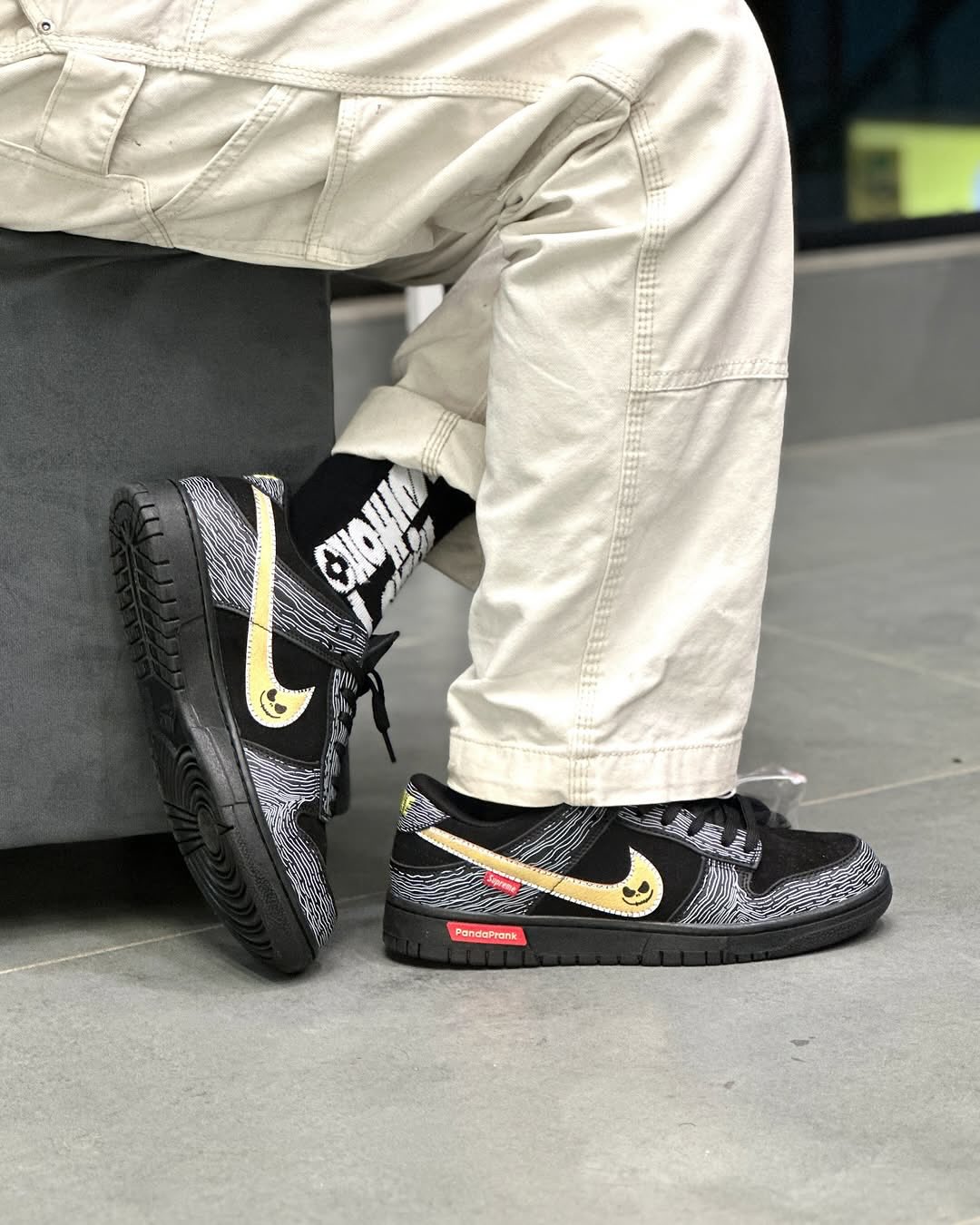 Nike SB dunk supreme panda prank