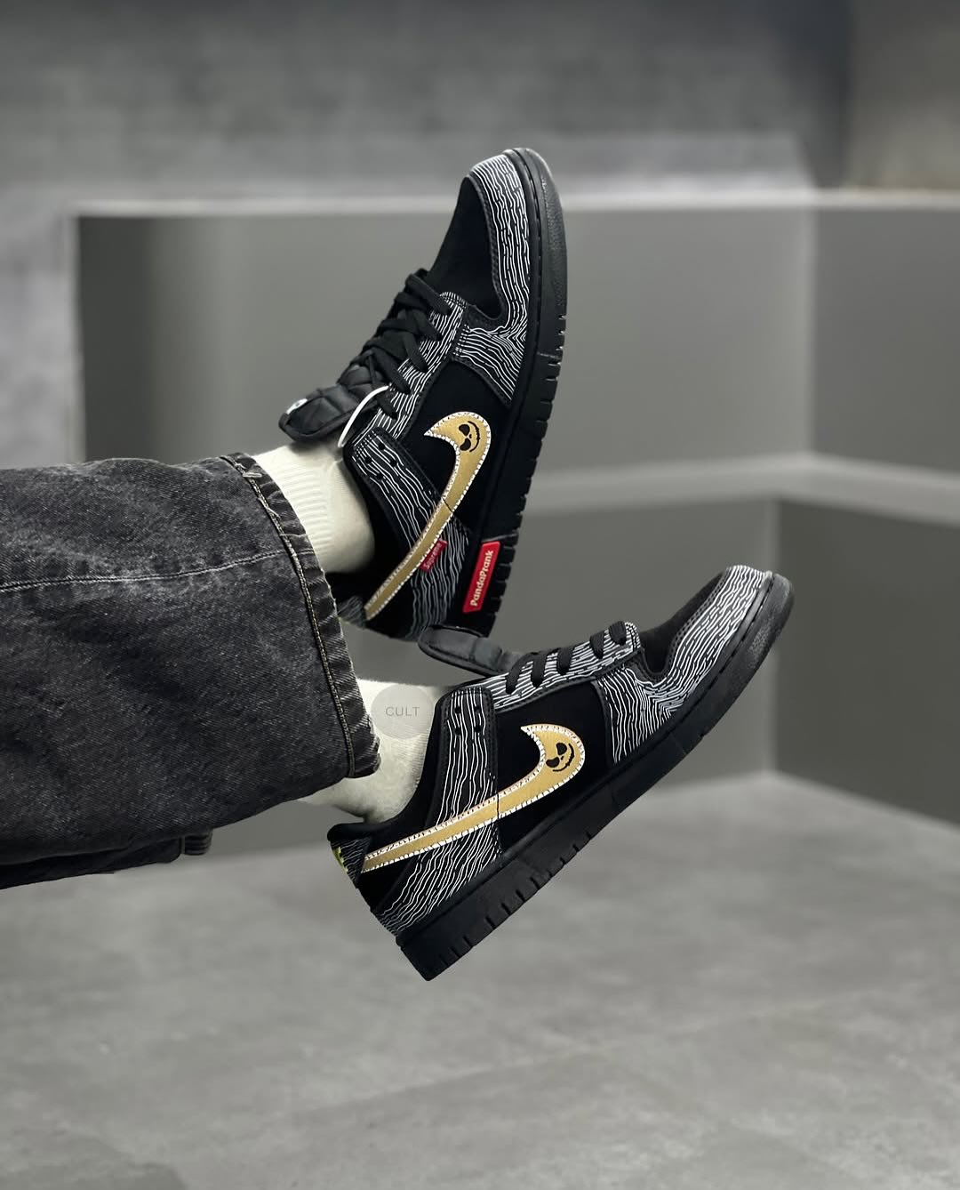 Nike SB dunk supreme panda prank