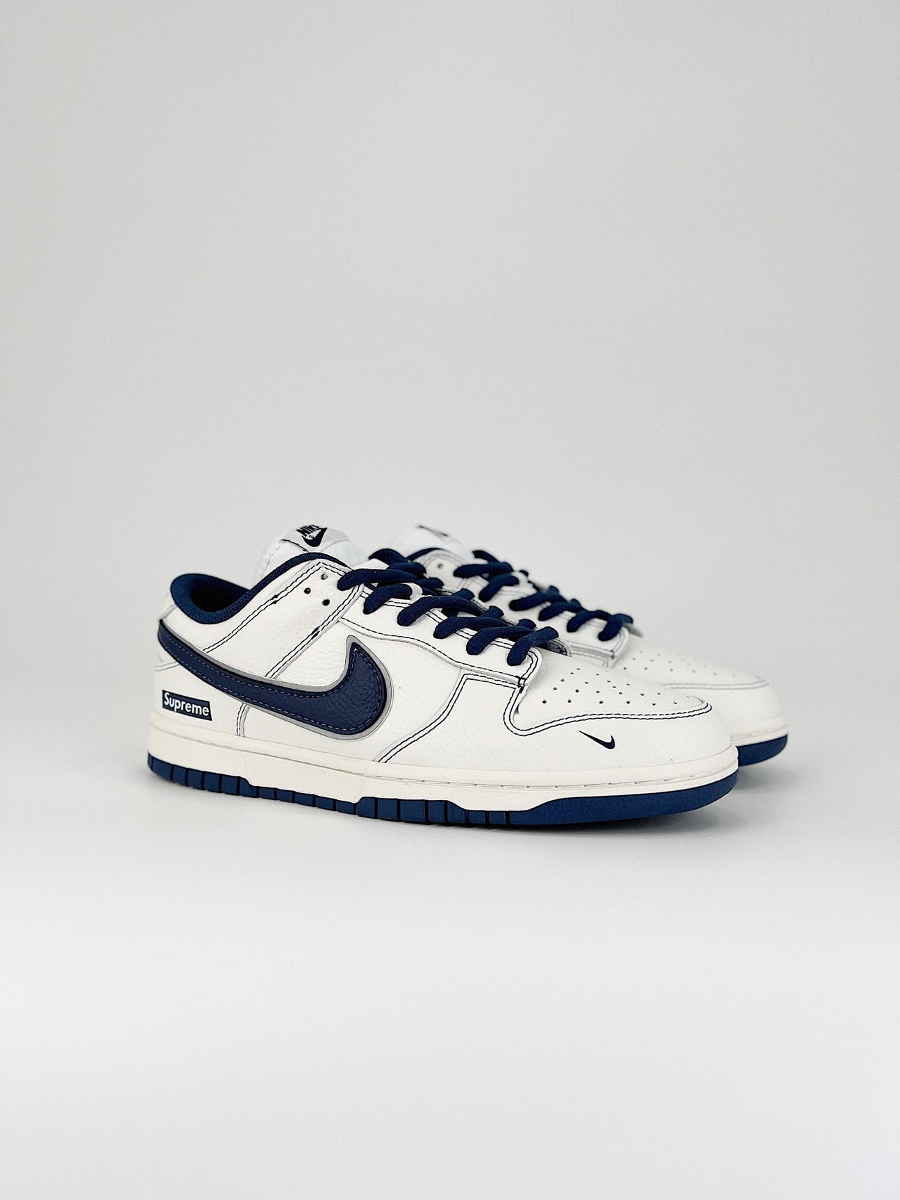 Nike SB Dunk low navy supreme