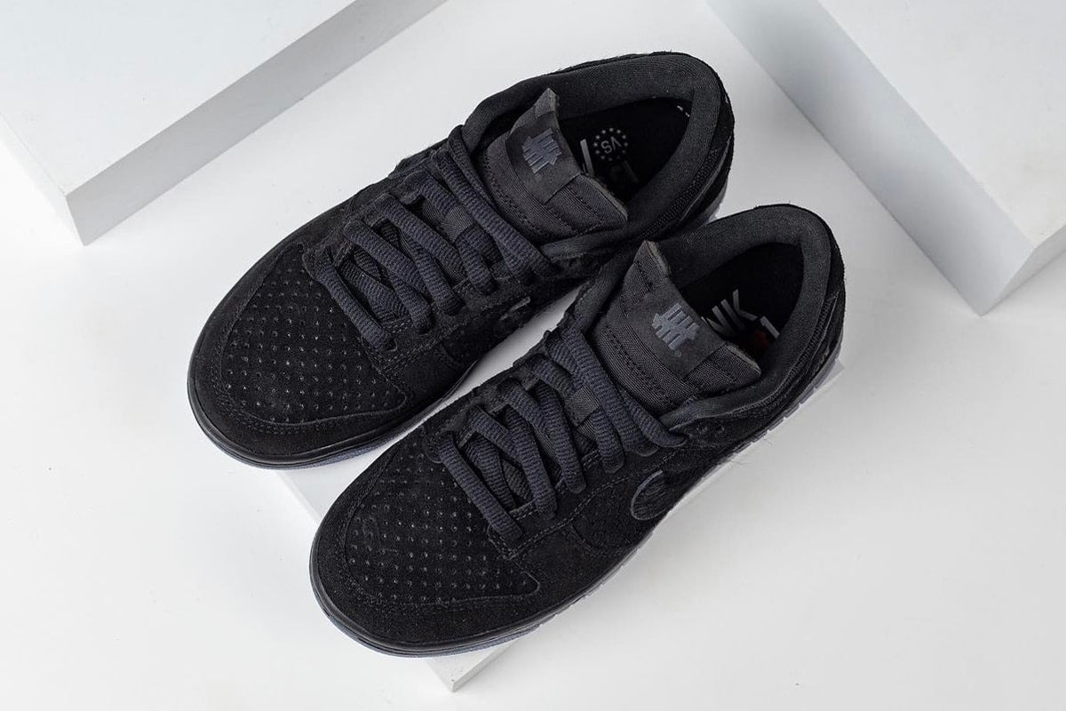 Nike Dunk Low UNDEFEATED